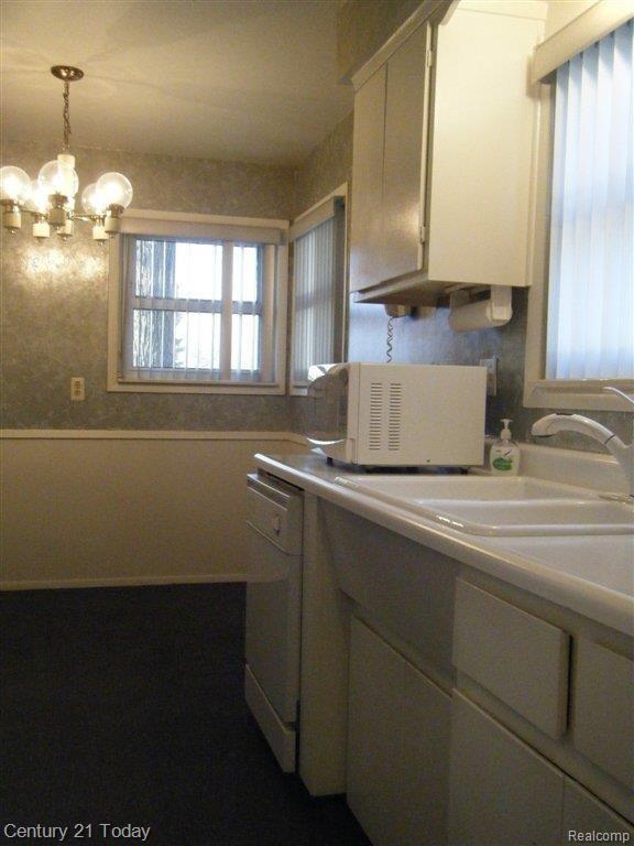 19386 Rensellor Street Livonia, MI 48152 - Photo 9 of 25 Kitchen