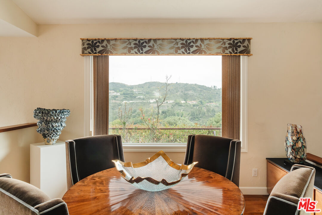 2208 Westridge Road Los Angeles, CA 90049 - Photo 12 of 42