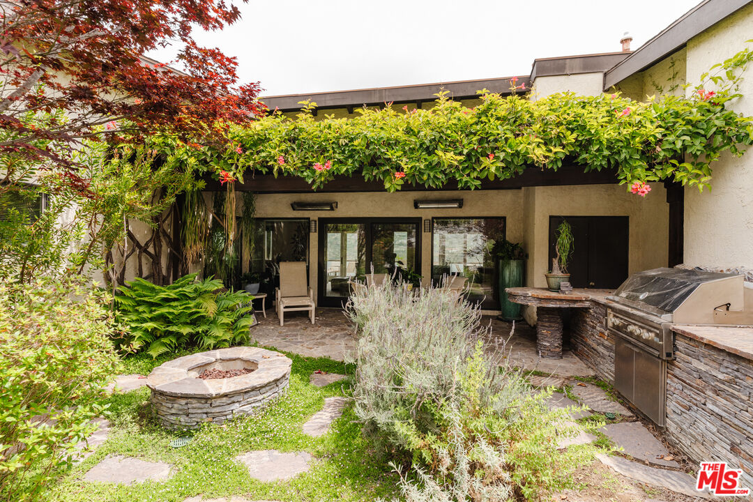 2208 Westridge Road Los Angeles, CA 90049 - Photo 17 of 42
