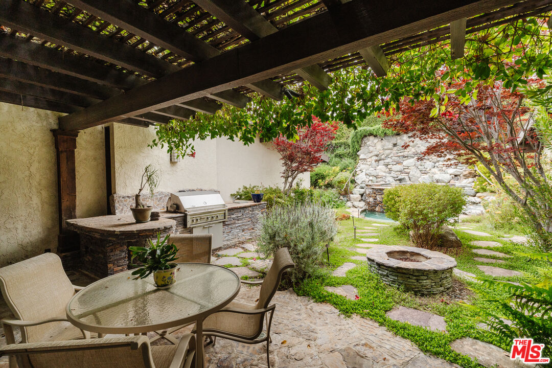 2208 Westridge Road Los Angeles, CA 90049 - Photo 19 of 42