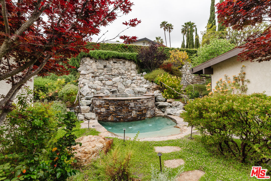 2208 Westridge Road Los Angeles, CA 90049 - Photo 21 of 42