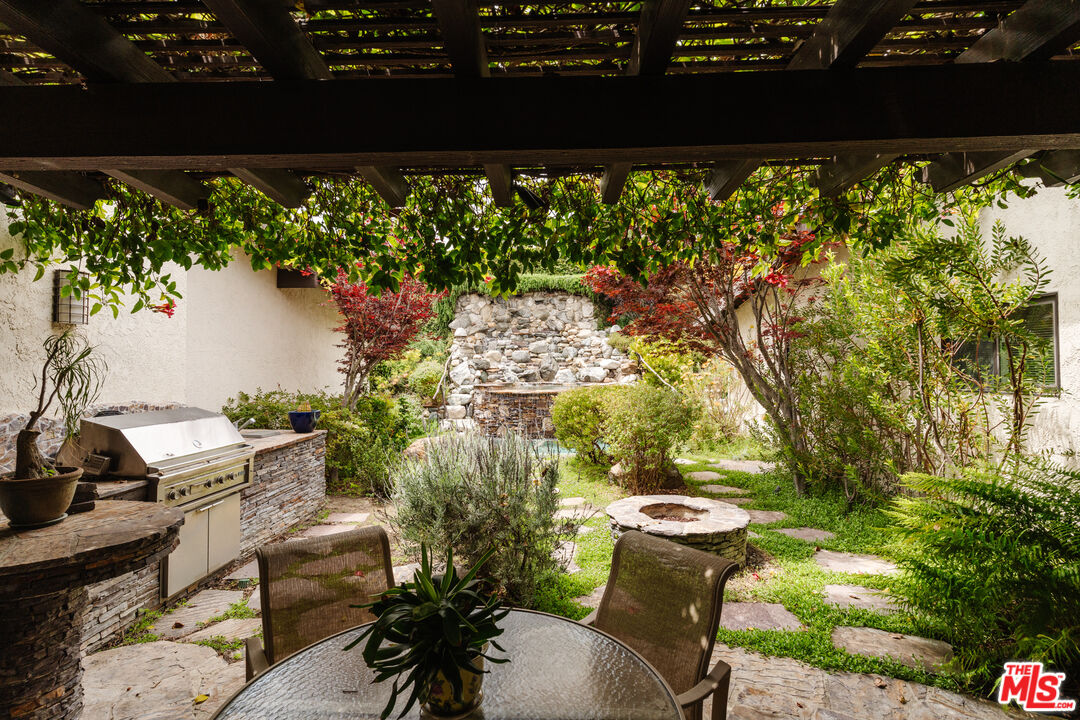 2208 Westridge Road Los Angeles, CA 90049 - Photo 23 of 42