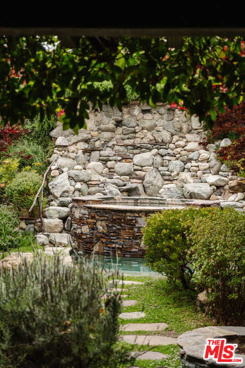 2208 Westridge Road Los Angeles, CA 90049 - Photo 25 of 42