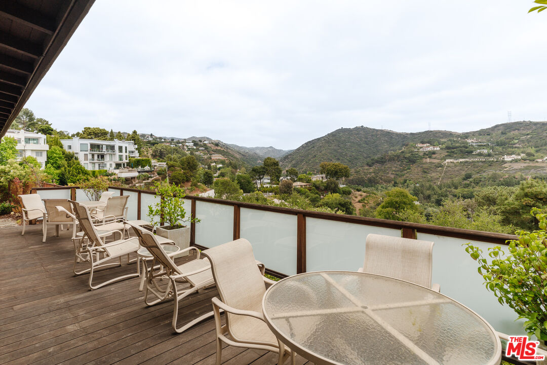 2208 Westridge Road Los Angeles, CA 90049 - Photo 27 of 42