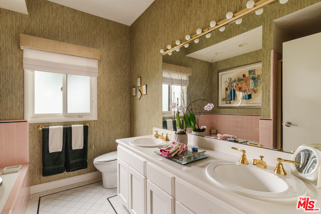 2208 Westridge Road Los Angeles, CA 90049 - Photo 38 of 42