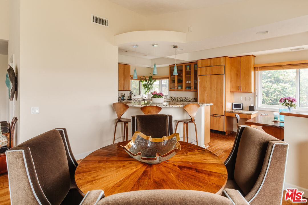 2208 Westridge Road Los Angeles, CA 90049 - Photo 9 of 42