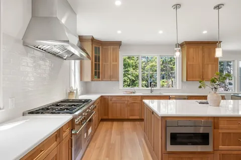 $3,275,000 | 233 Warren Street, Needham, MA 02492