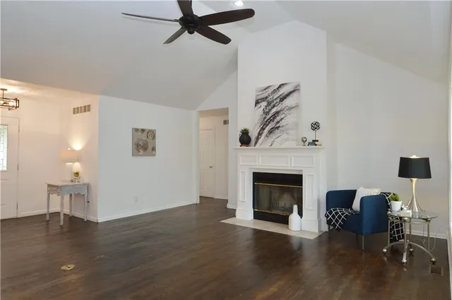 $385,000 | 11 Chadwick Lane, Country Club, MO 64506