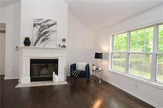 $385,000 | 11 Chadwick Lane, Country Club, MO 64506