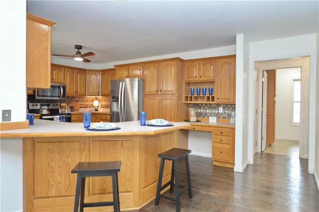 $385,000 | 11 Chadwick Lane, Country Club, MO 64506