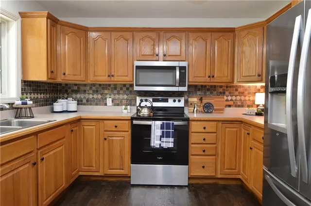 $385,000 | 11 Chadwick Lane, Country Club, MO 64506