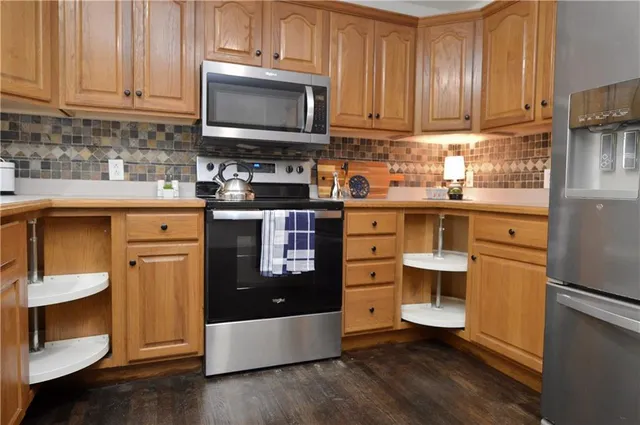 $385,000 | 11 Chadwick Lane, Country Club, MO 64506