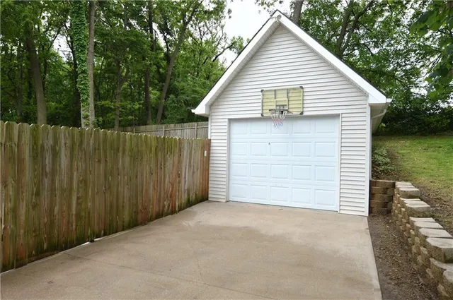 $385,000 | 11 Chadwick Lane, Country Club, MO 64506