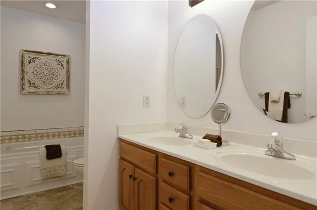 $385,000 | 11 Chadwick Lane, Country Club, MO 64506