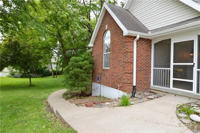 $385,000 | 11 Chadwick Lane, Country Club, MO 64506