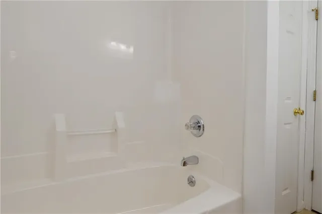 $385,000 | 11 Chadwick Lane, Country Club, MO 64506