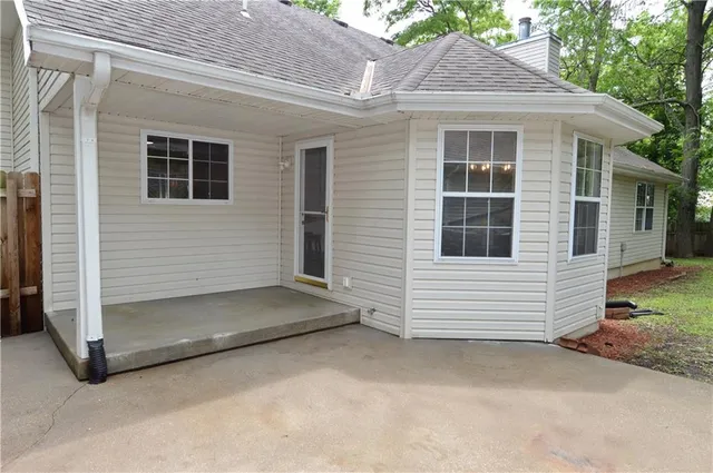 $385,000 | 11 Chadwick Lane, Country Club, MO 64506