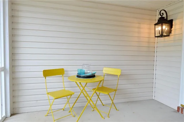 $385,000 | 11 Chadwick Lane, Country Club, MO 64506