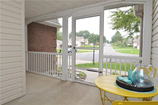 $385,000 | 11 Chadwick Lane, Country Club, MO 64506