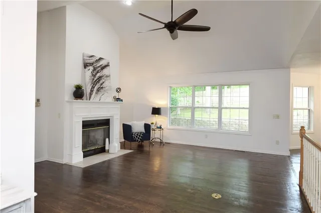 $385,000 | 11 Chadwick Lane, Country Club, MO 64506