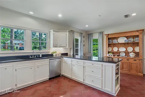 $925,000 | 551 Sherwood Road, Shreveport, LA 71106