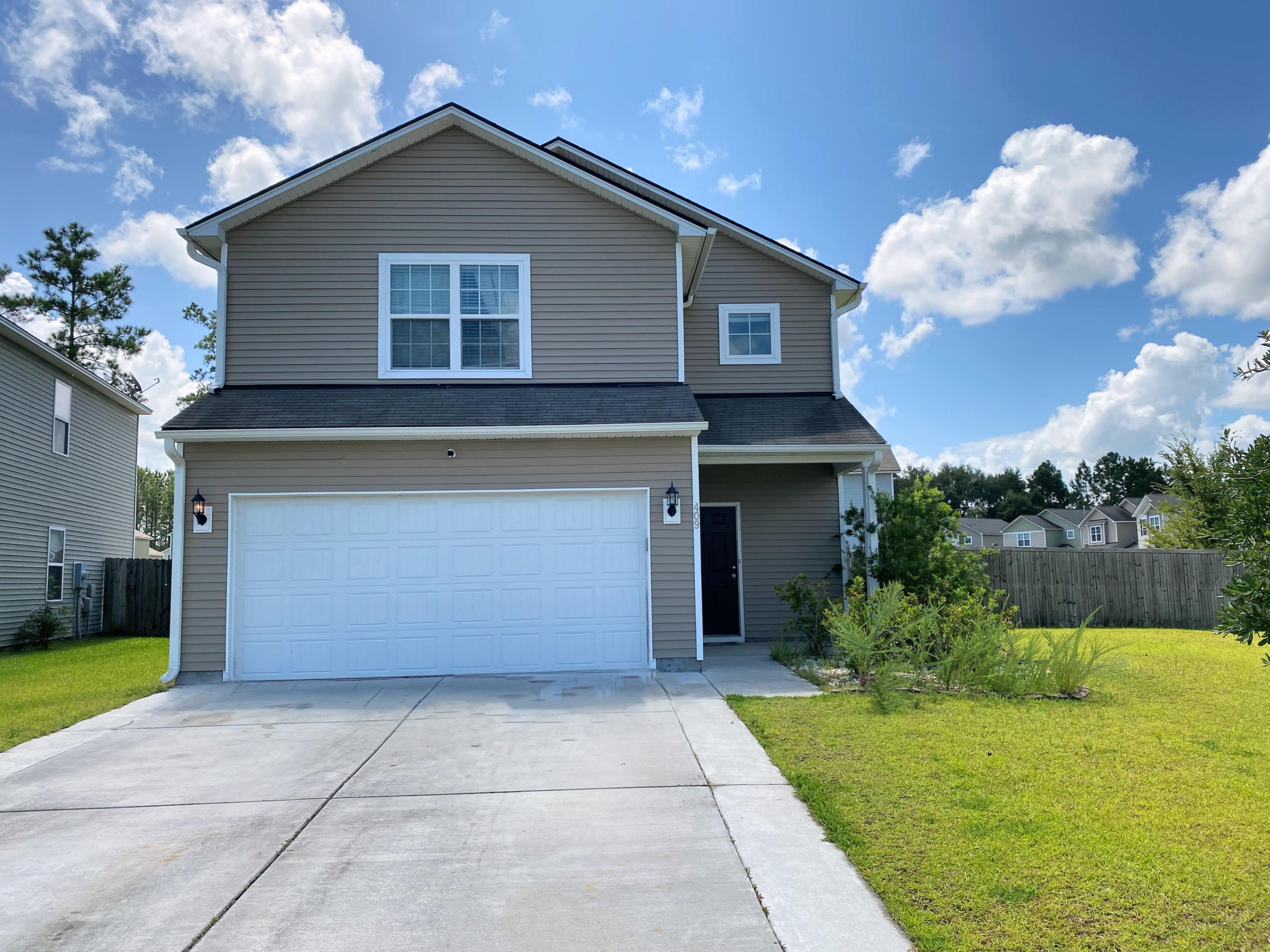 409 Ridgedale Road Summerville, SC 29486 - Photo 2 of 12 497EFAEA-9179-4D3A-9018-A61C862977A8