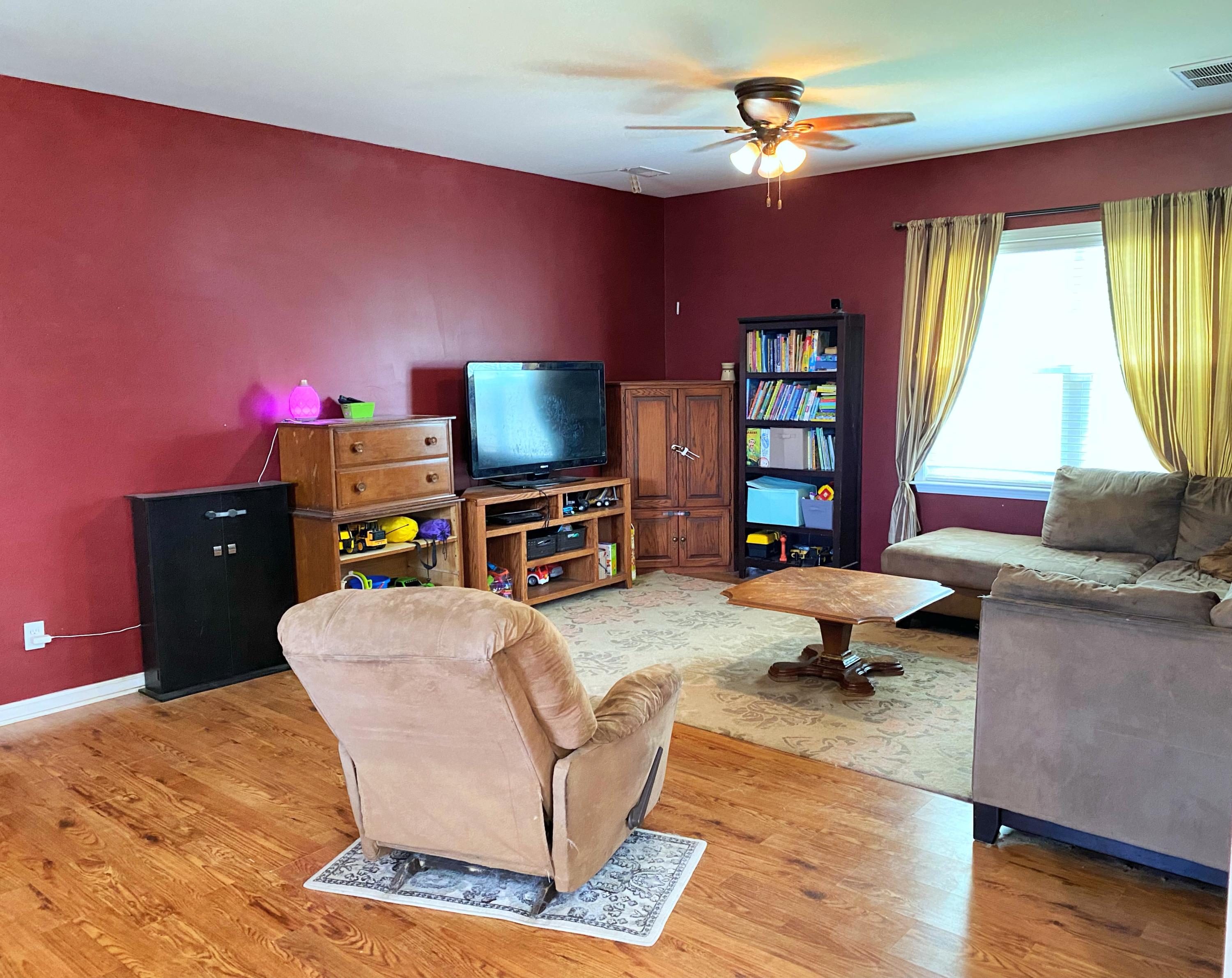 409 Ridgedale Road Summerville, SC 29486 - Photo 5 of 12 6A9D6A93-36B6-4F02-B638-1E707125BD09