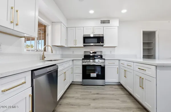 $382,000 | 2314 North 71st Drive, Phoenix, AZ 85035