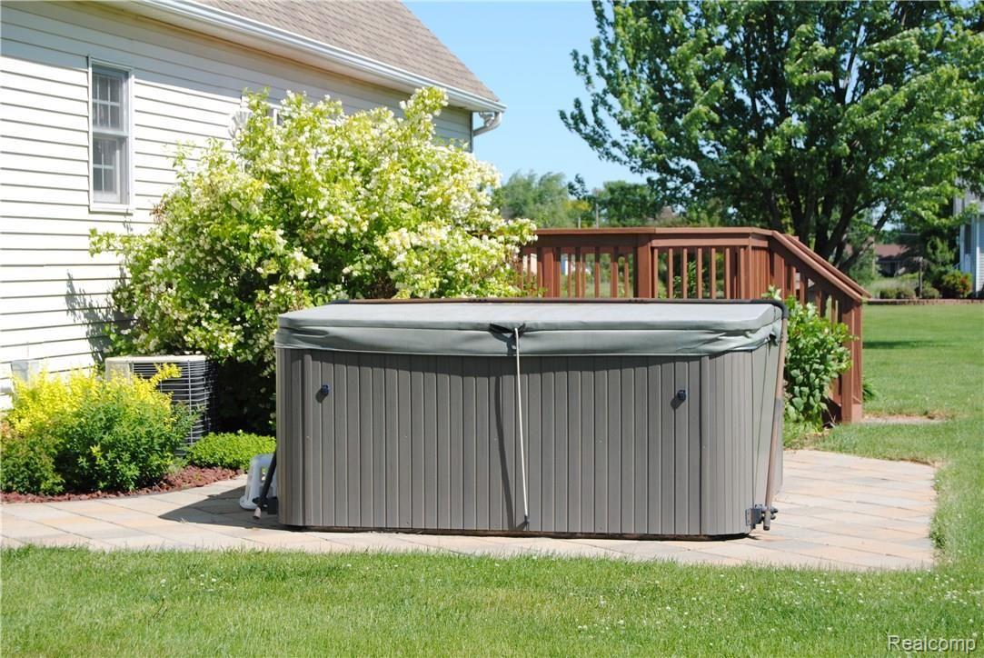 815 Morris Road Lapeer, MI 48446 - Photo 26 of 27 Hot Tub 815 Morris Rd Lapeer MI 48446.JPG