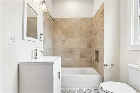 $259,000 | 633 Esplanade Avenue, Unit 202, New Orleans, LA 70116