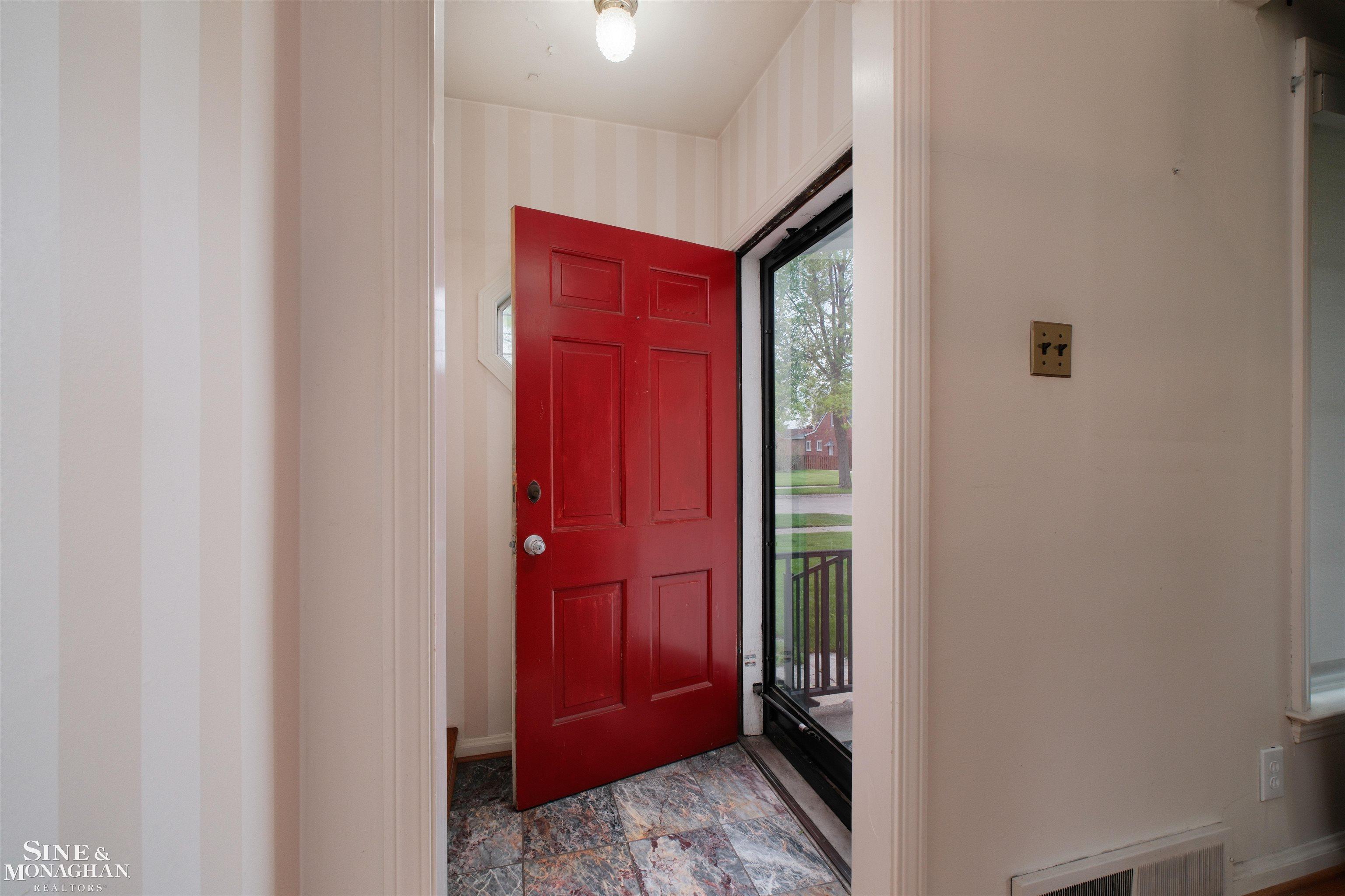 1726 Hawthorne Road Grosse Pointe Woods, MI 48236 - Photo 4 of 44