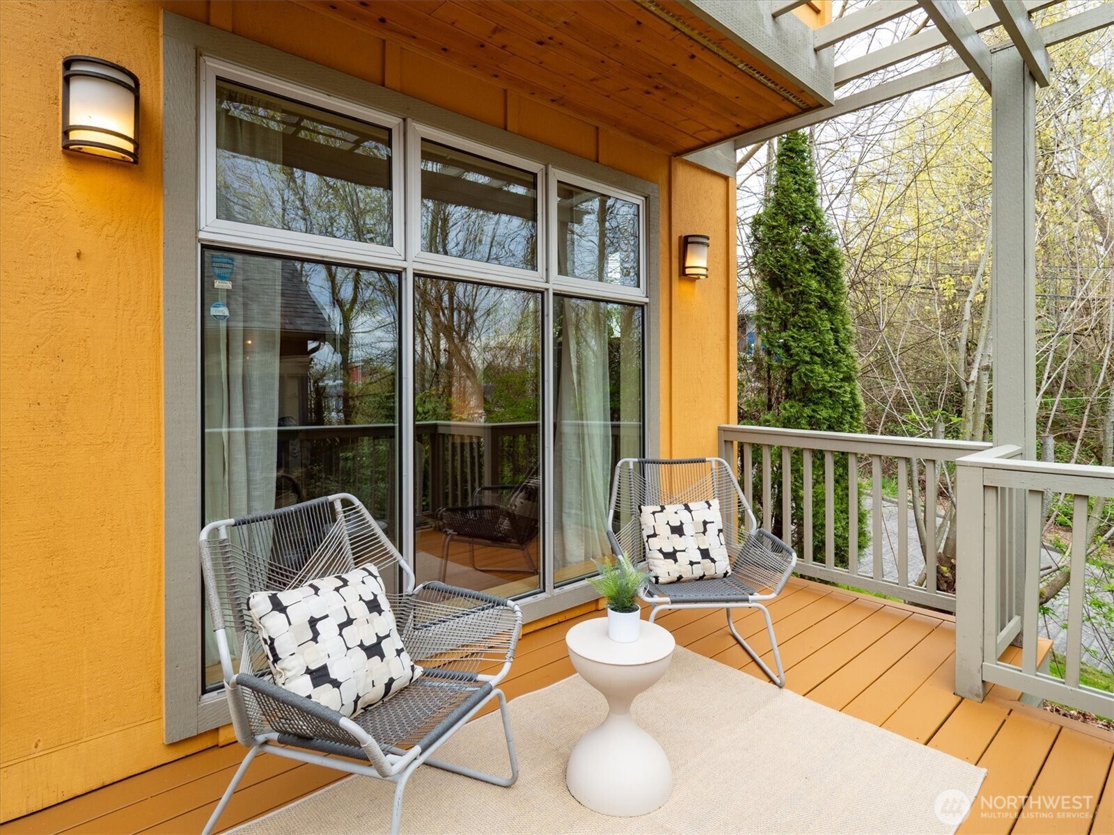 2363 South McClellan Street Seattle, WA 98144 - Photo 3 of 33