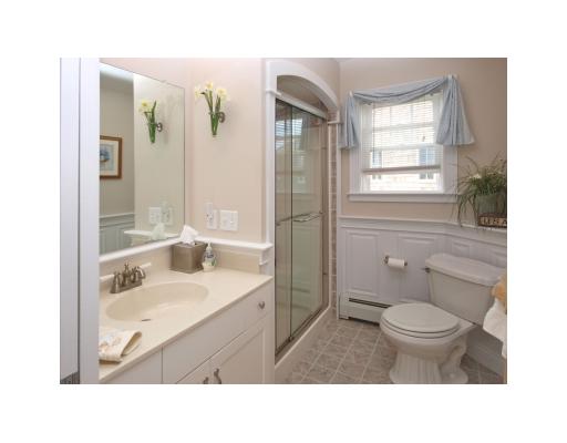 20 Dunes Road Narragansett, RI 02882 - Photo 11 of 12 Bathroom.