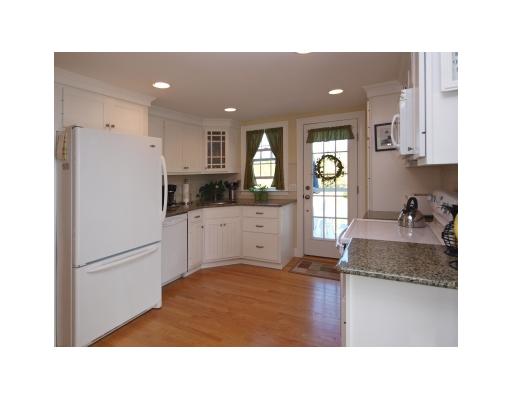 20 Dunes Road Narragansett, RI 02882 - Photo 2 of 12 Kitchen.