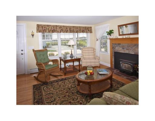 20 Dunes Road Narragansett, RI 02882 - Photo 4 of 12 Living Room.