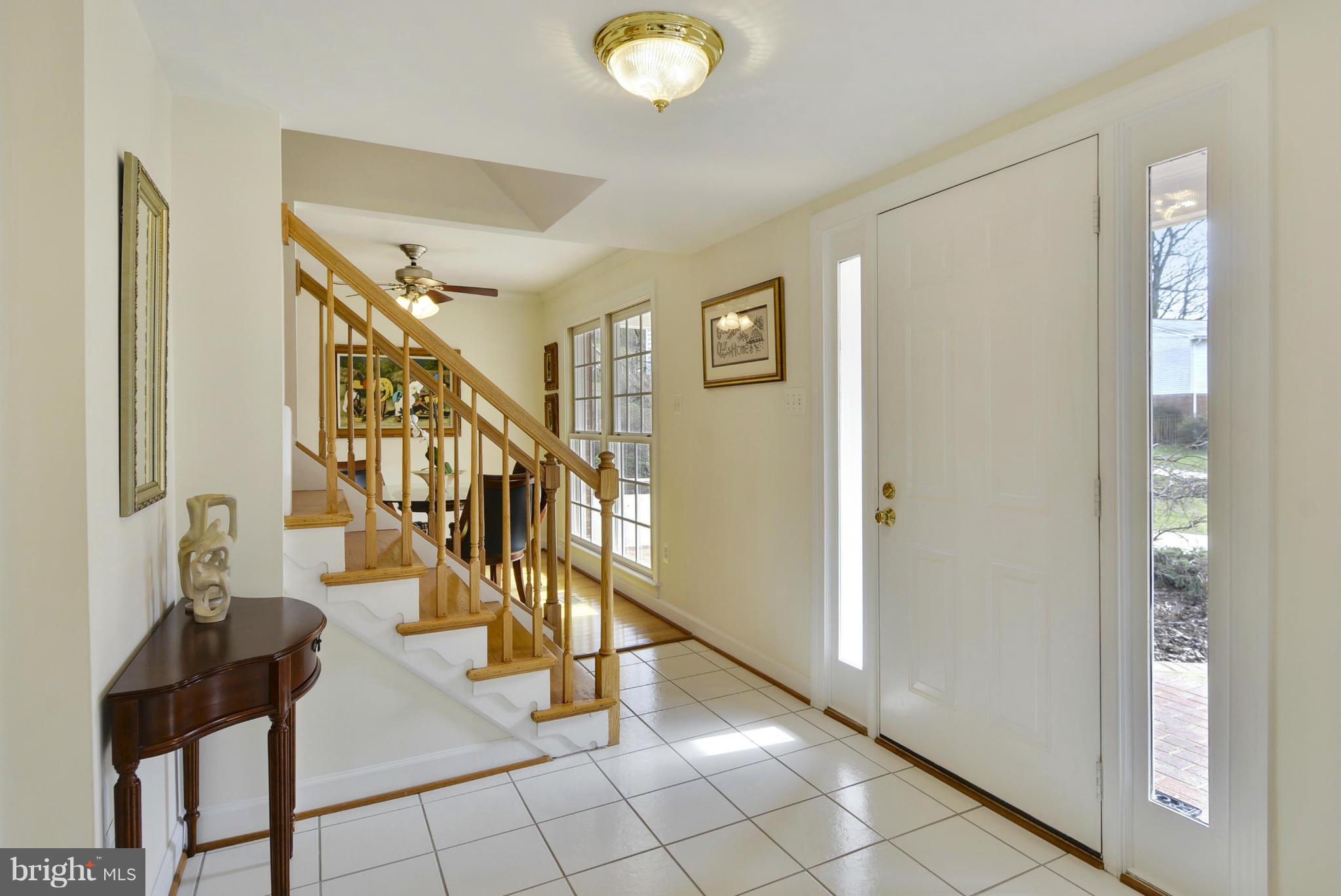 6432 Rives Court Springfield, VA 22150 - Photo 3 of 27 Entry