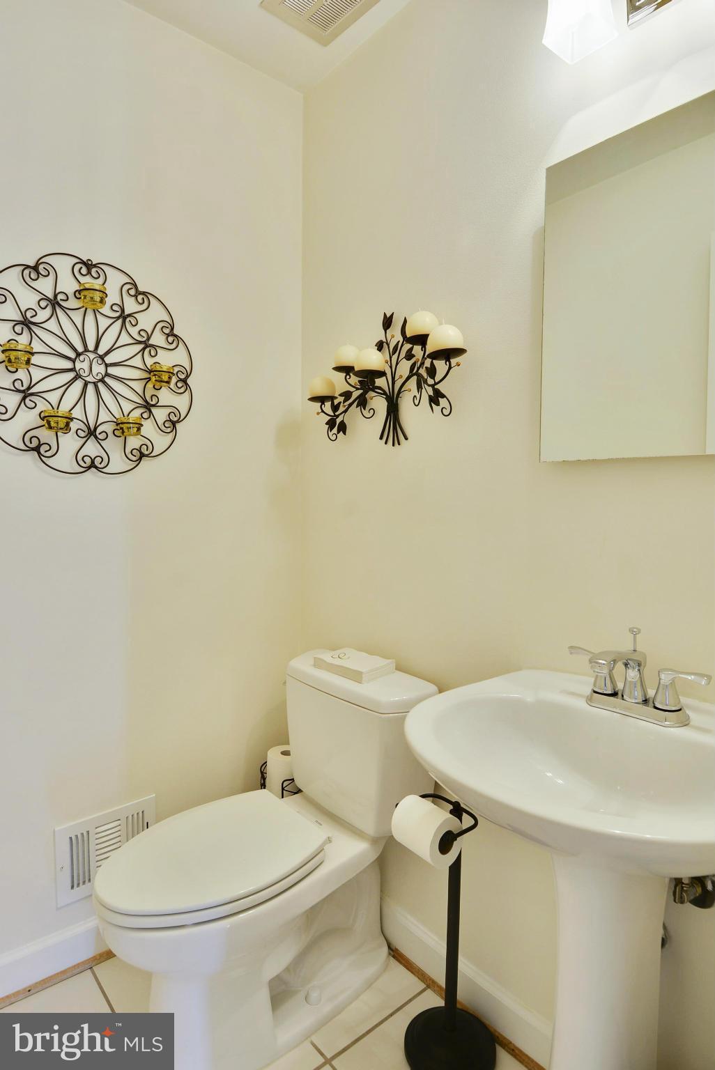 6432 Rives Court Springfield, VA 22150 - Photo 7 of 27 Powder Bath