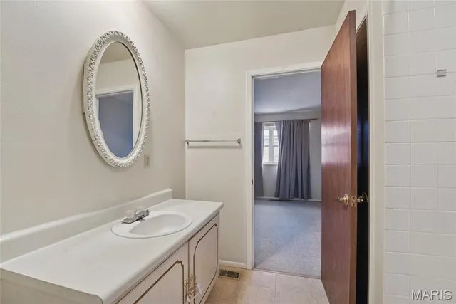 $145,000 | 140 Burtonwood Drive, Ballwin, MO 63011