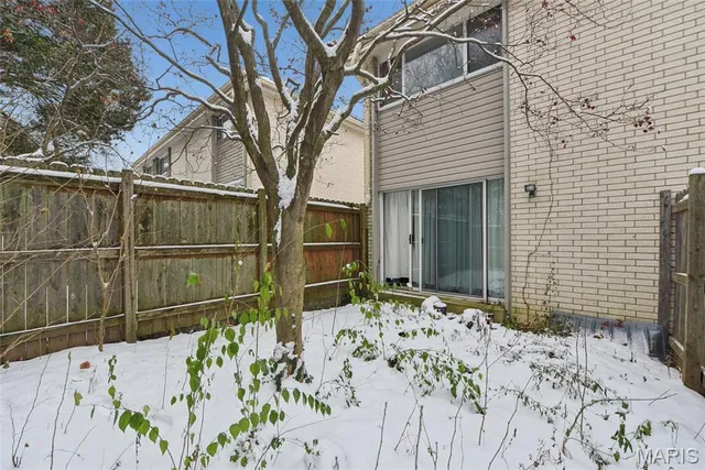 $145,000 | 140 Burtonwood Drive, Ballwin, MO 63011