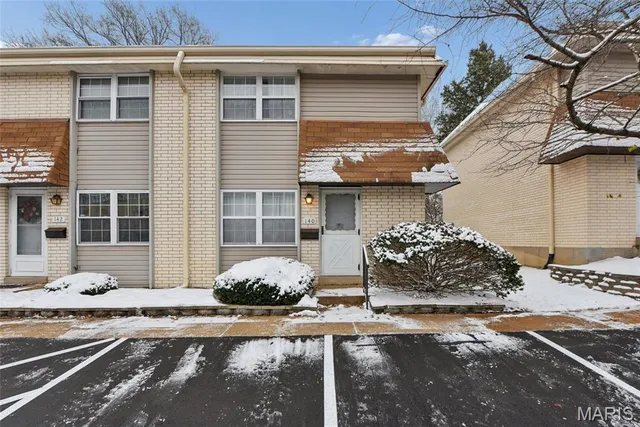 $145,000 | 140 Burtonwood Drive, Ballwin, MO 63011