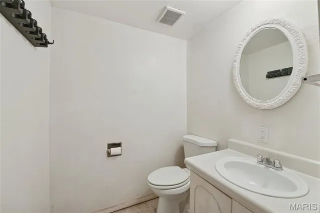 $145,000 | 140 Burtonwood Drive, Ballwin, MO 63011