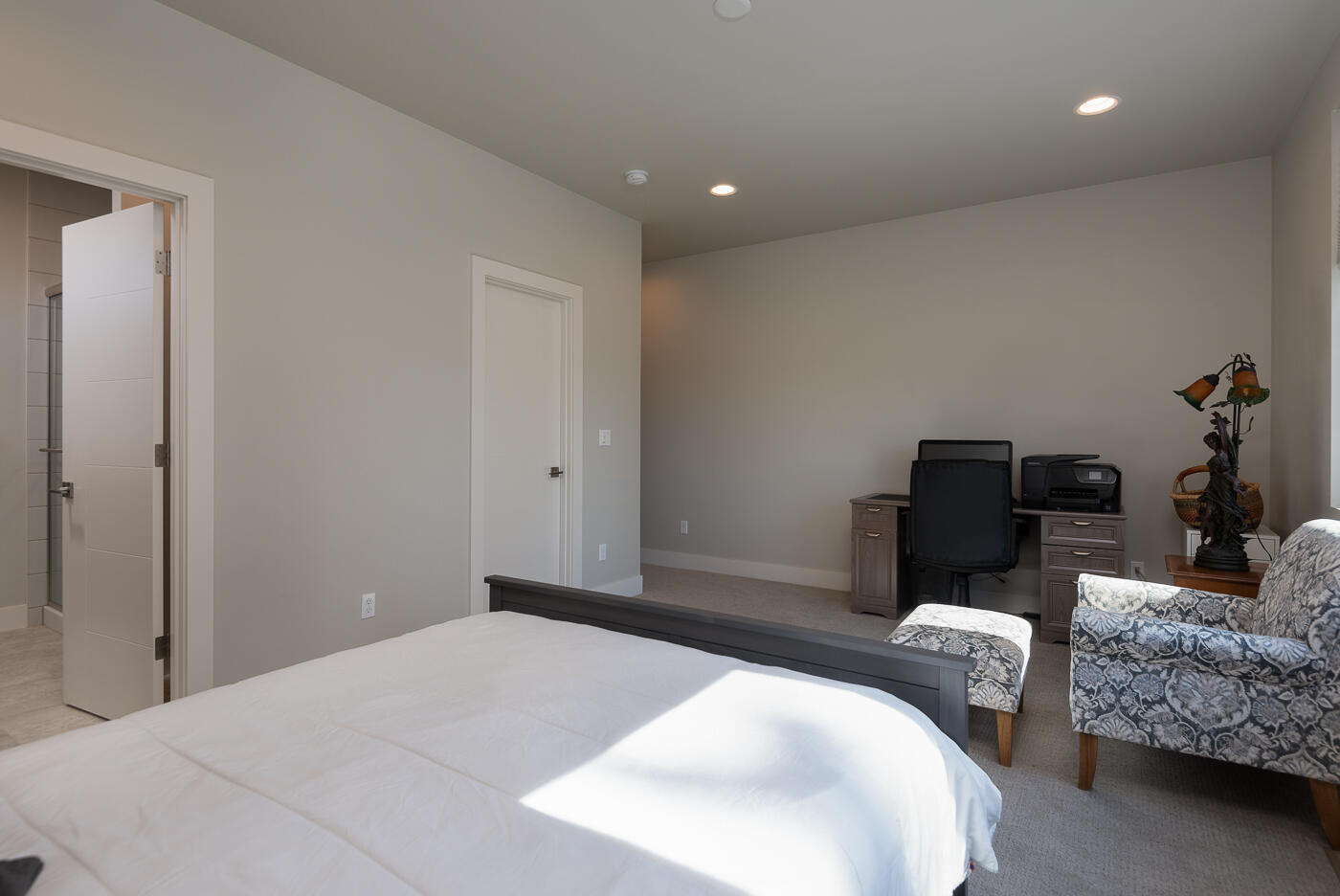 62011 Dantili Road Bend, OR 97701 - Photo 14 of 25 a bedroom with bed and a potted plant