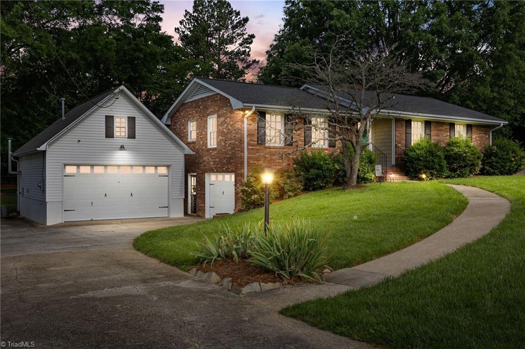 3550 Manoa Road Pfafftown, NC 27040 - Photo 2 of 34 Gallery Image 2
