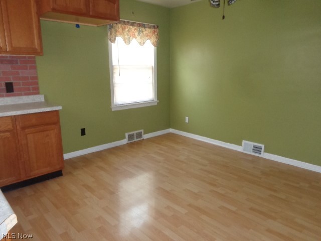 6435 Keltonshire Road Parma, OH 44129 - Photo 8 of 21 Eat-in Kitchen