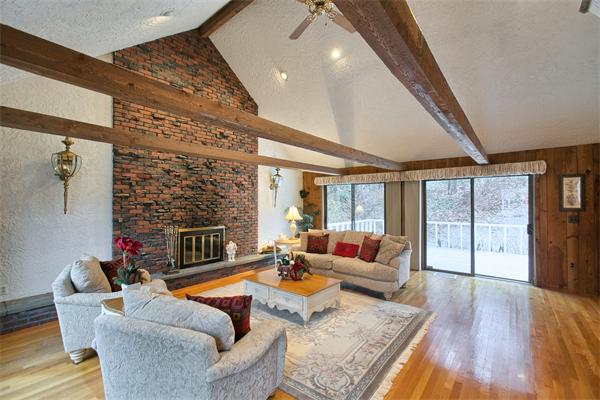 17 Crescent Road Woburn, MA 01801 - Photo 4 of 29 Gallery Image 4