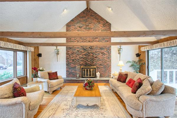 17 Crescent Road Woburn, MA 01801 - Photo 5 of 29 Gallery Image 5