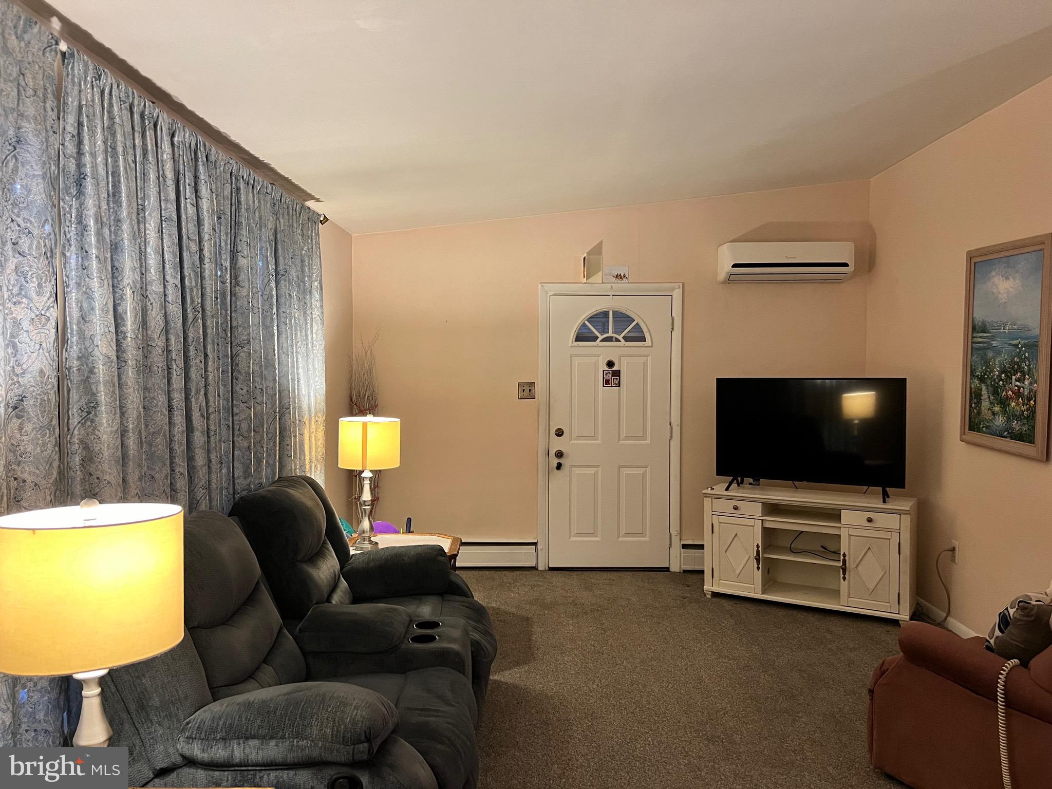 9046 Cloverly Road Philadelphia, PA 19136 - Photo 4 of 16 Gallery Image 4