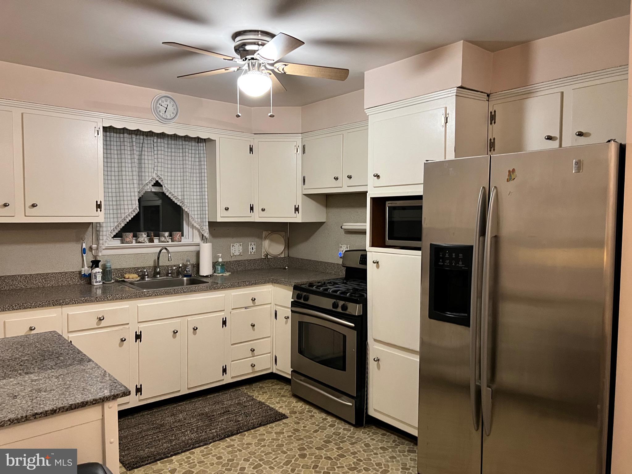 9046 Cloverly Road Philadelphia, PA 19136 - Photo 7 of 16 Gallery Image 7