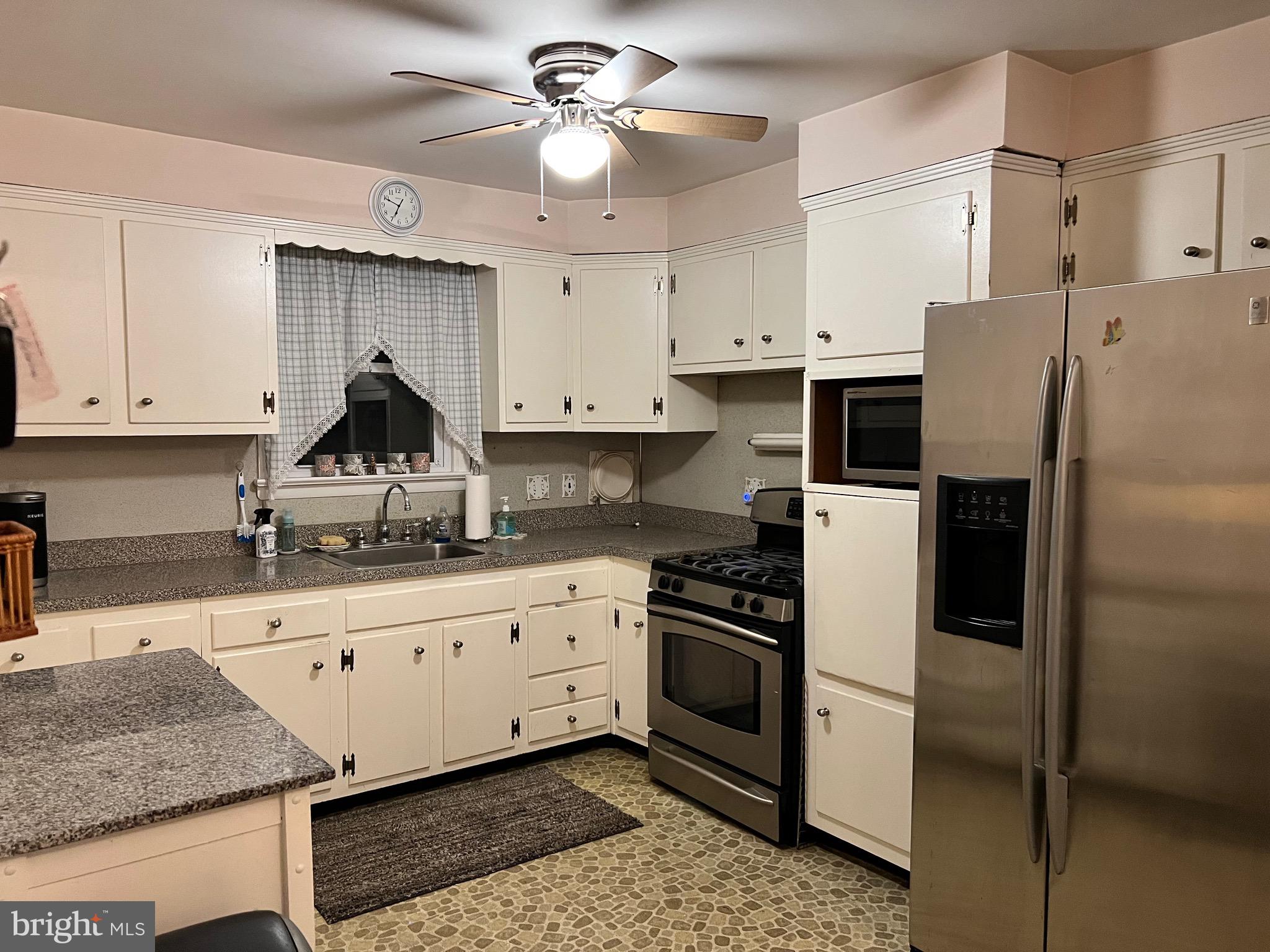 9046 Cloverly Road Philadelphia, PA 19136 - Photo 8 of 16 Gallery Image 8