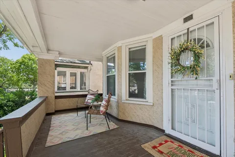 $450,000 | 913 Highland Avenue, Oak Park, IL 60304